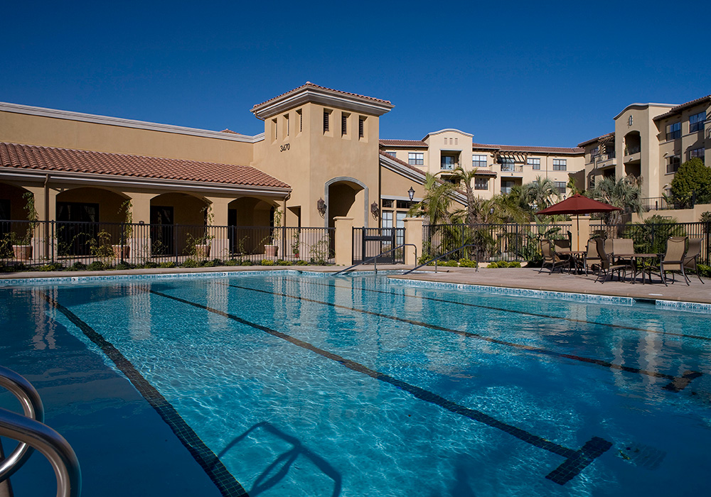 Outdoor swimming pool at UVTO