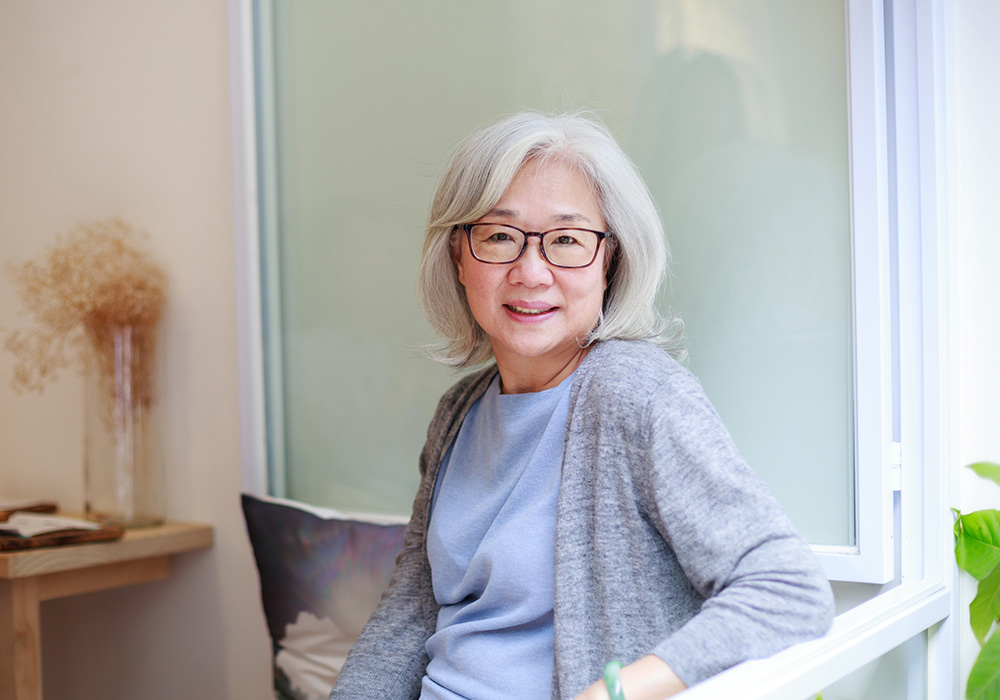 oakview-1000x700-9 Pleasant looking elderly Asian woman in her living room
