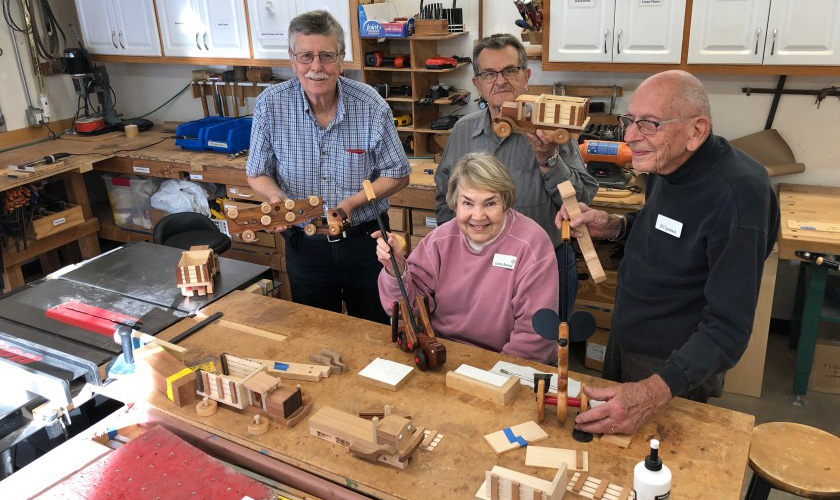 La Costa Glen Elves Making Toys for Area Children in Need