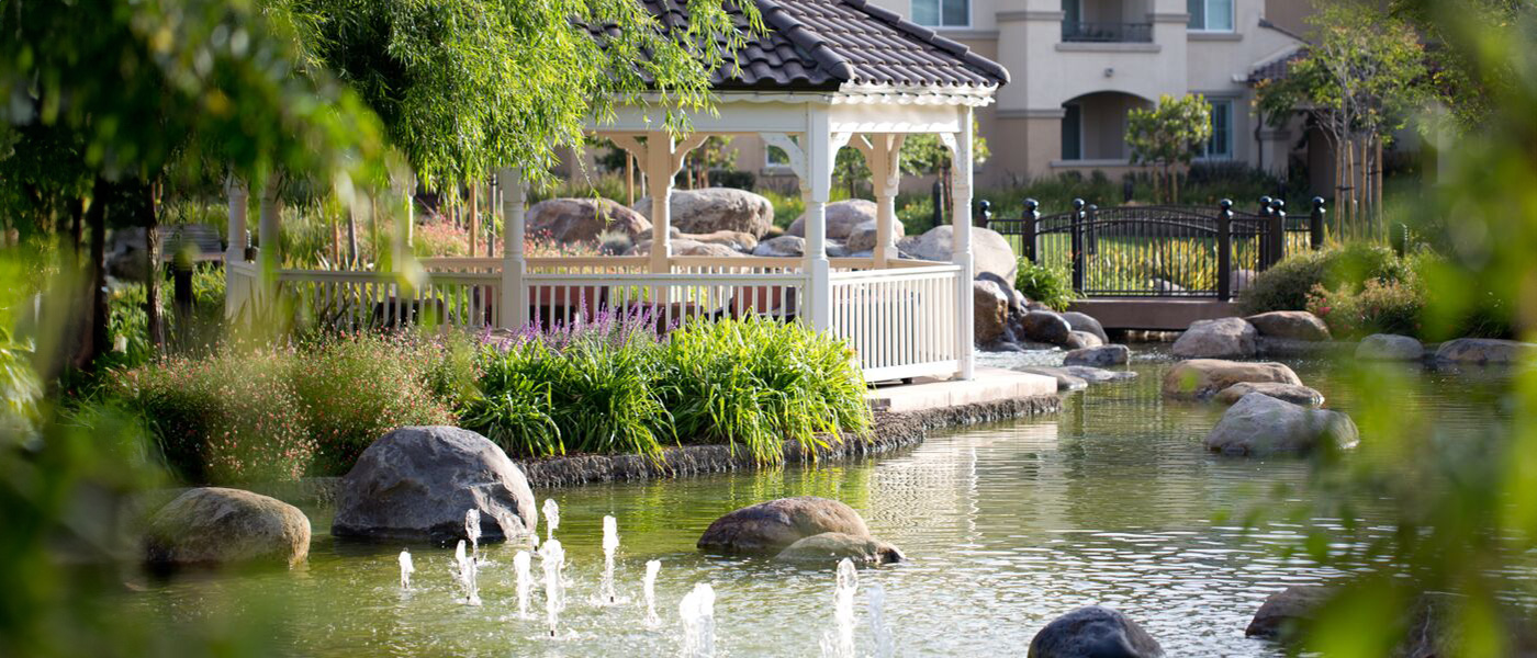 stoneridgecreek-1400x600-7 The gazebo and pond at Stoneridge Creek