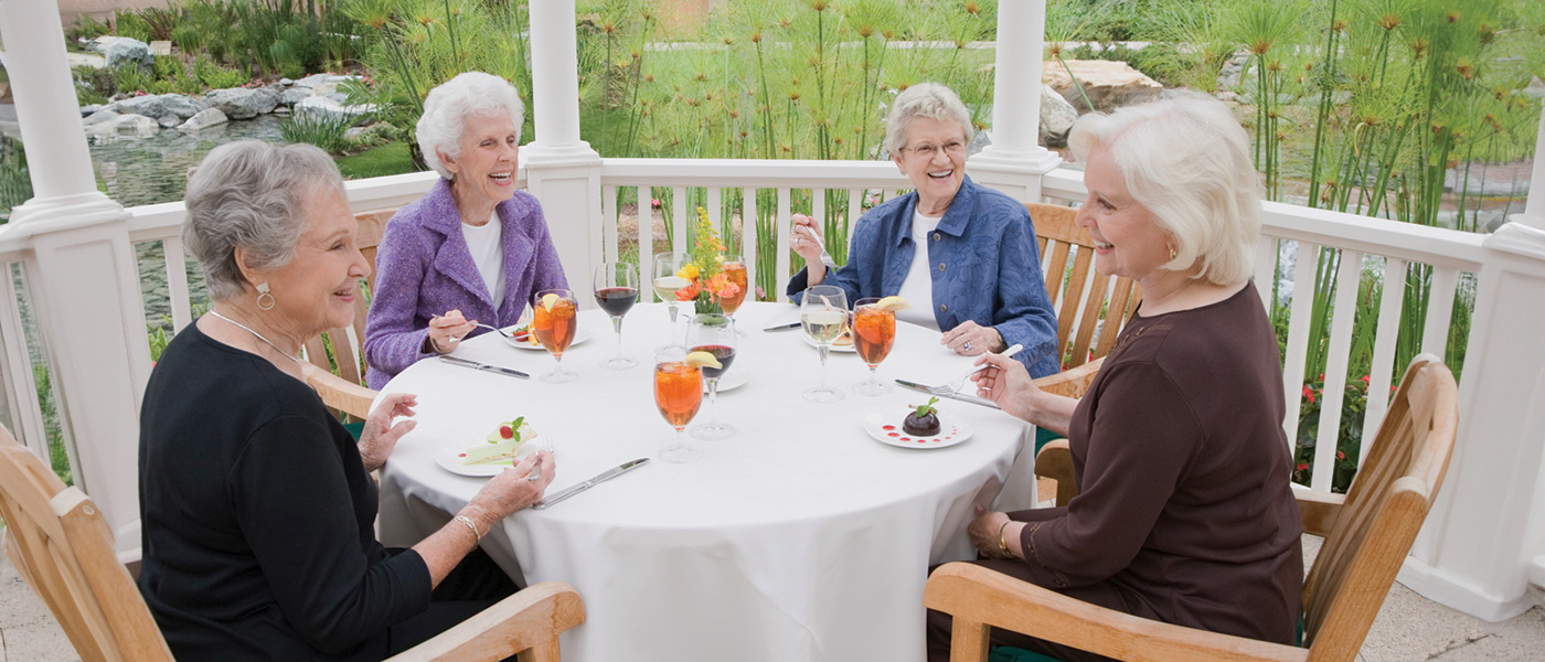 stoneridgecreek-1400x600-18 A group of ladies eating out together at Stoneridge Creek